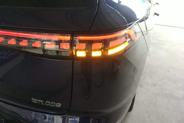 Used Dongfeng eπ eπ008 2024 636Max All-Electric Version 6 Seats Right Rear Taillight