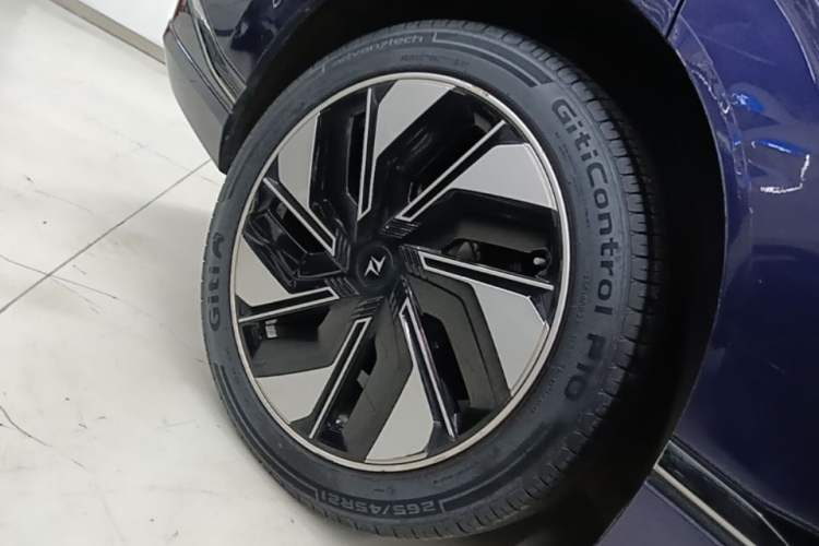 Used Dongfeng eπ eπ008 2024 210Max Range-Extended Version 6 Seats Right Rear Wheel Hub