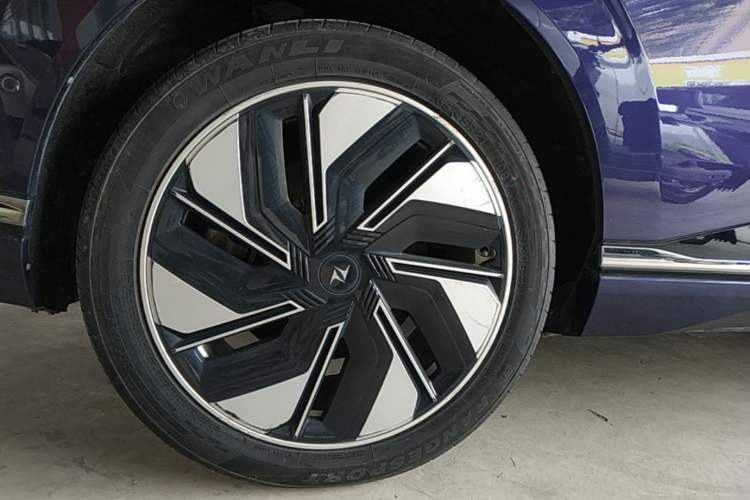 Used Dongfeng eπ eπ008 2024 636Max All-Electric Version 6 Seats Right Rear Wheel Hub
