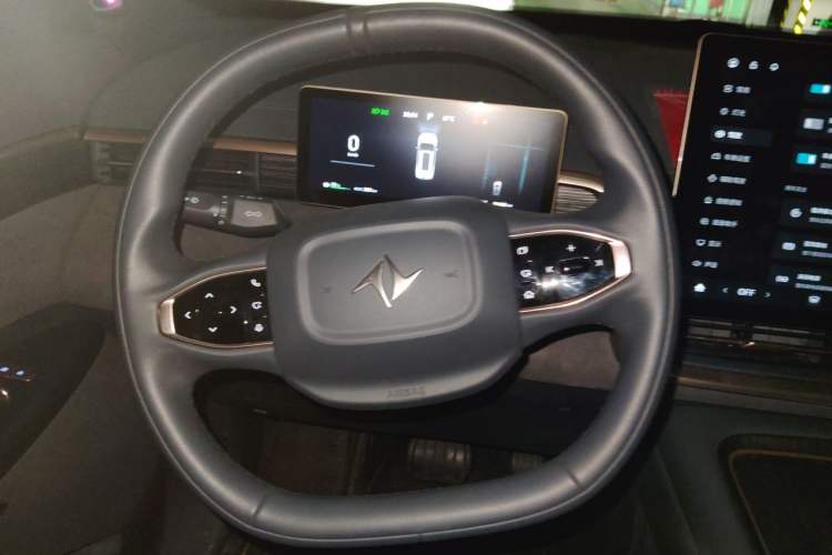 Used Dongfeng eπ eπ008 2024 636Max All-Electric Version 6 Seats Steering Wheel