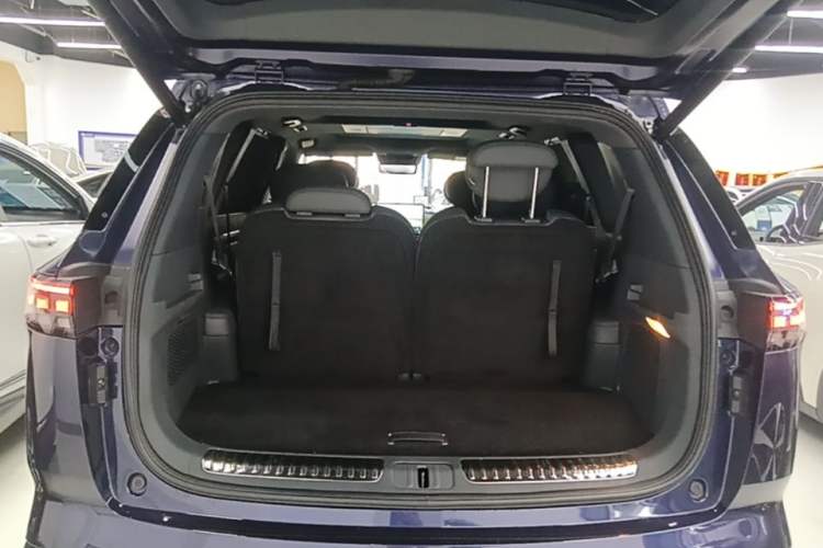 Used Dongfeng eπ eπ008 2024 210Max Range-Extended Version 6 Seats Trunk