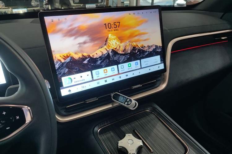 Used Dongfeng eπ eπ008 2024 210Max Range-Extended Version 6 Seats Audio And AC Panel