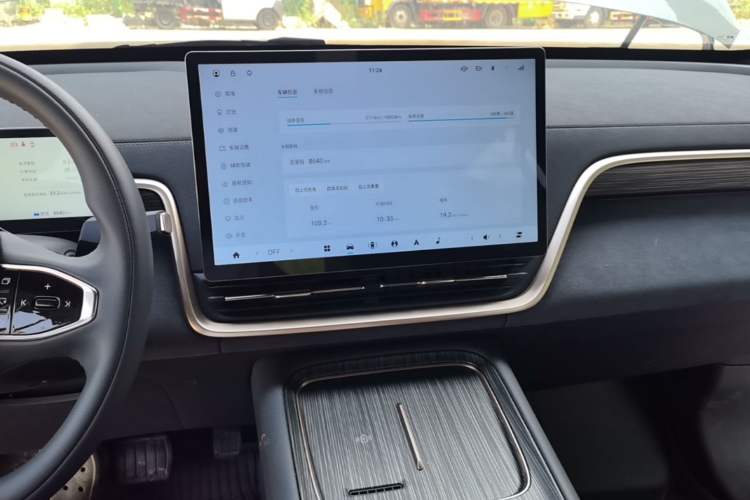 Used Dongfeng eπ eπ008 2024 636Max All-Electric Version 6 Seats Audio And AC Panel