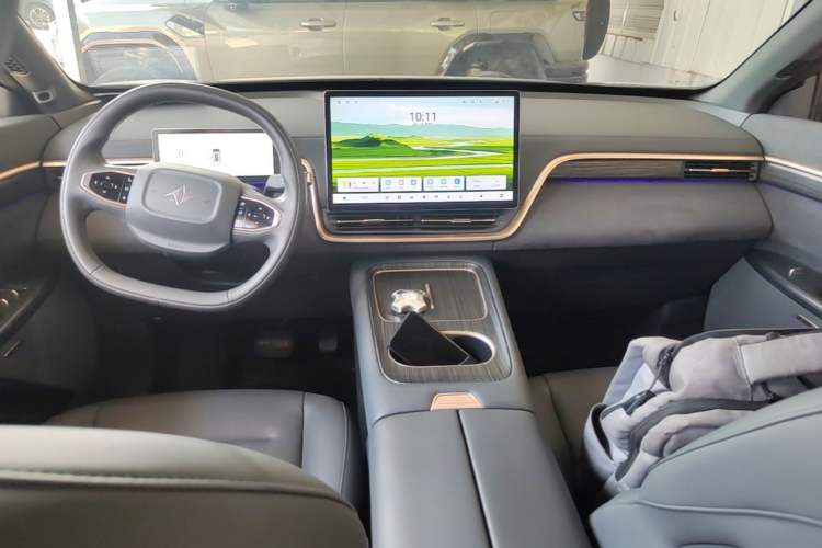 Used Dongfeng eπ eπ008 2024 210Max Range-Extended Version 6 Seats Center Console