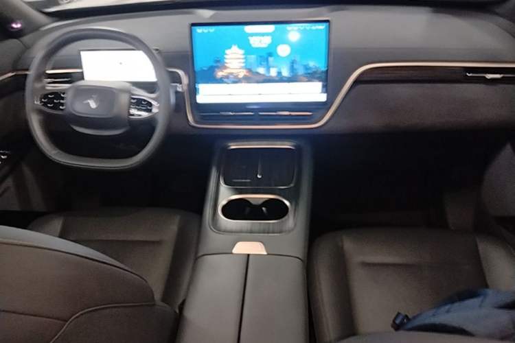 Used Dongfeng eπ eπ008 2024 210Max Range-Extended Version 6 Seats Center Console