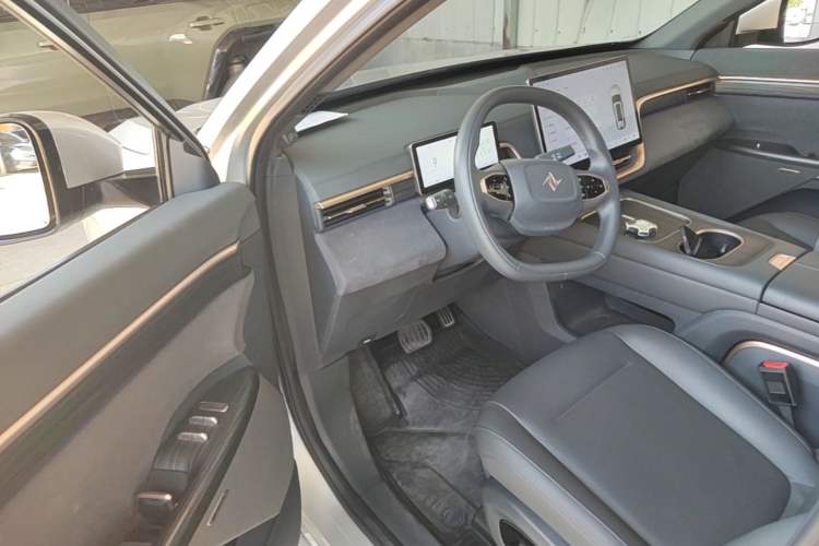 Used Dongfeng eπ eπ008 2024 210Max Range-Extended Version 6 Seats Driver Seat