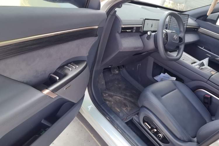 Used Dongfeng eπ eπ008 2024 636Max All-Electric Version 6 Seats Driver Seat