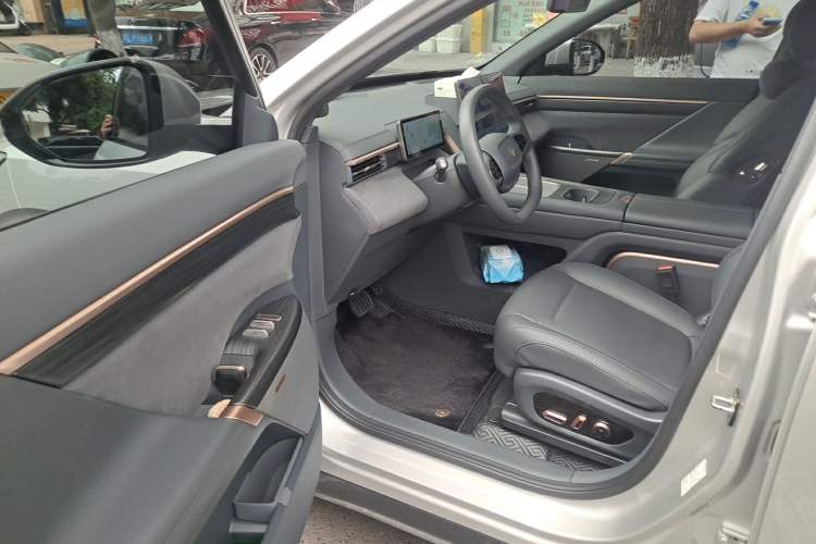 Used Dongfeng eπ eπ008 2024 210Max Range-Extended Version 6 Seats Driver Seat