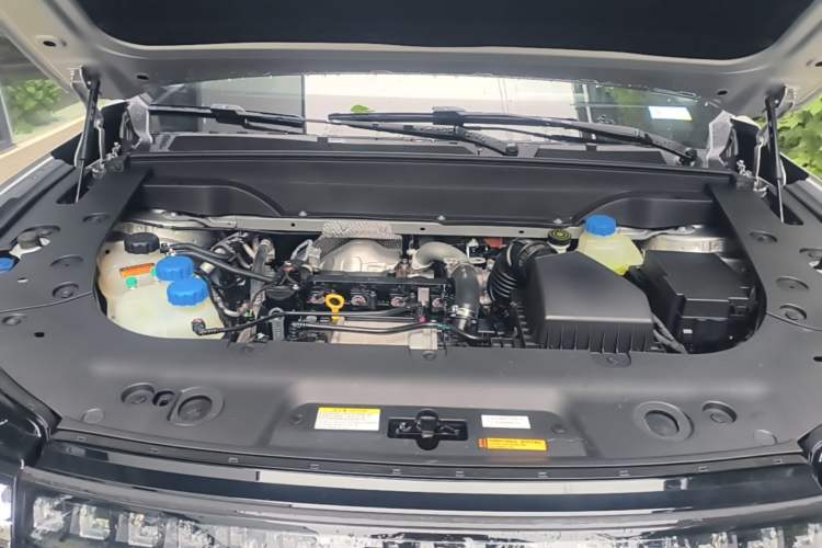 Used Dongfeng eπ eπ008 2024 210Max Range-Extended Version 6 Seats Engine Bay