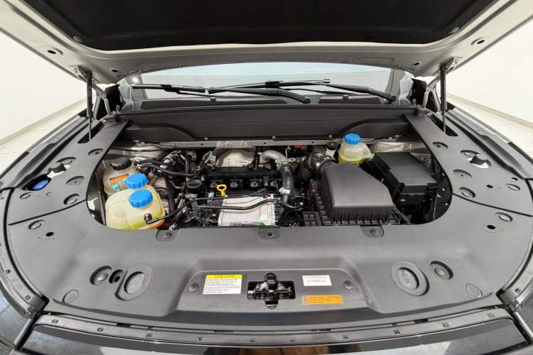 Used Dongfeng eπ eπ008 2024 210Max Range-Extended Version 6 Seats Engine Bay