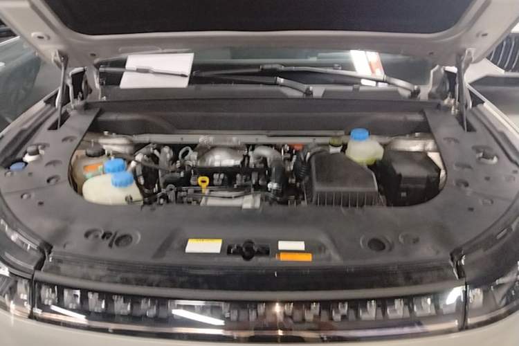 Used Dongfeng eπ eπ008 2024 210Max Range-Extended Version 6 Seats Engine Bay
