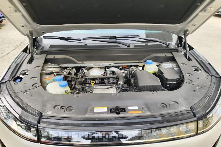 Used Dongfeng eπ eπ008 2024 210Max Range-Extended Version 6 Seats Engine Bay