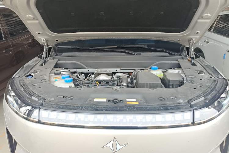 Used Dongfeng eπ eπ008 2024 210Max Range-Extended Version 6 Seats Engine Bay