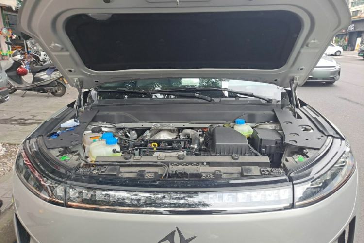 Used Dongfeng eπ eπ008 2024 210Max Range-Extended Version 6 Seats Engine Bay