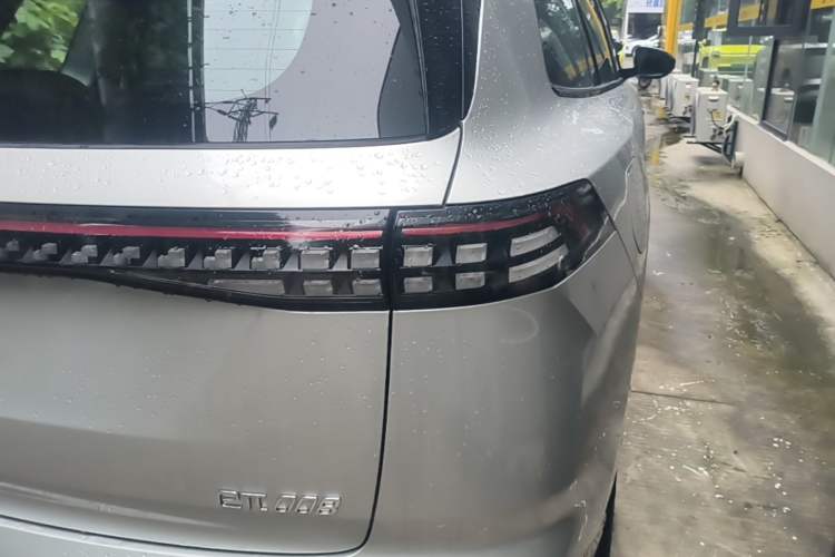 Used Dongfeng eπ eπ008 2024 210Max Range-Extended Version 6 Seats Exterior 3