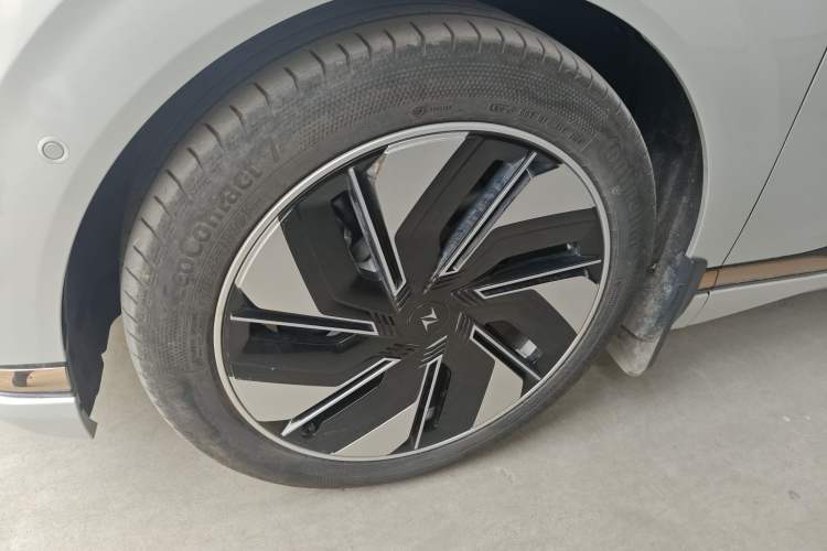 Used Dongfeng eπ eπ008 2024 210Max Range-Extended Version 6 Seats Exterior 4