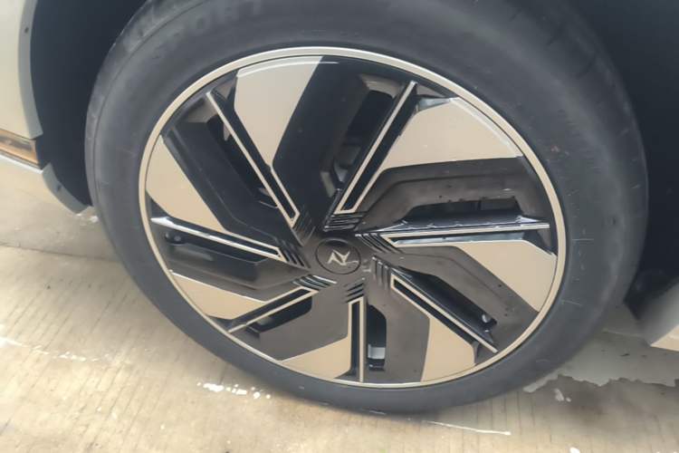 Used Dongfeng eπ eπ008 2024 210Max Range-Extended Version 6 Seats Exterior 5