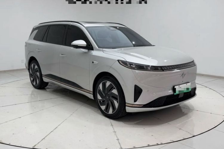 Used Dongfeng eπ eπ008 2024 210Max Range-Extended Version 6 Seats Front Right 45 Deg