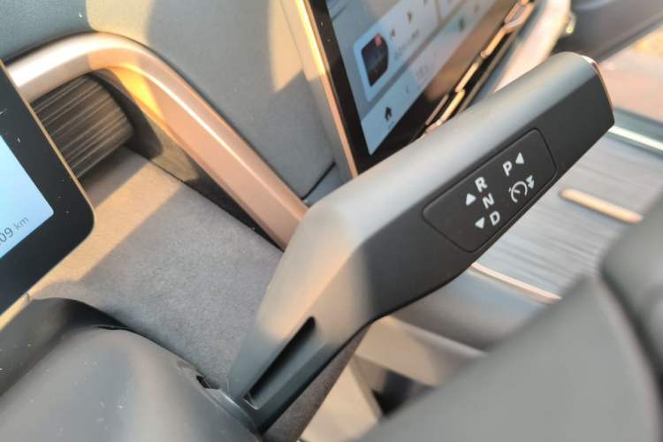 Used Dongfeng eπ eπ008 2024 210Max Range-Extended Version 6 Seats Gear Lever