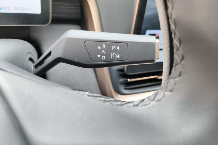 Used Dongfeng eπ eπ008 2024 210Max Range-Extended Version 6 Seats Gear Lever