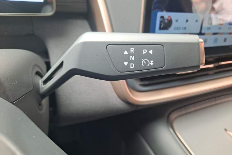 Used Dongfeng eπ eπ008 2024 210Max Range-Extended Version 6 Seats Gear Lever