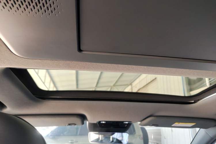 Used Dongfeng eπ eπ008 2024 210Max Range-Extended Version 6 Seats Headliner
