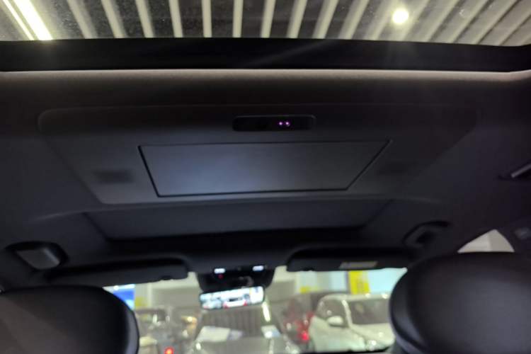 Used Dongfeng eπ eπ008 2024 210Max Range-Extended Version 6 Seats Headliner