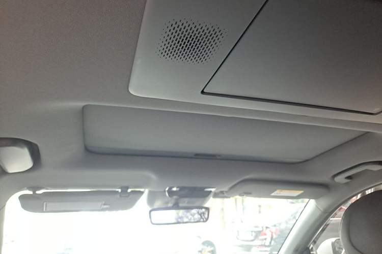 Used Dongfeng eπ eπ008 2024 210Max Range-Extended Version 6 Seats Headliner