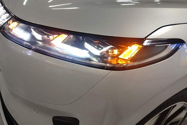 Used Dongfeng eπ eπ008 2024 210Max Range-Extended Version 6 Seats Left Front Headlight