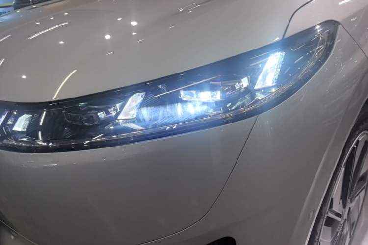 Used Dongfeng eπ eπ008 2024 210Max Range-Extended Version 6 Seats Left Front Headlight