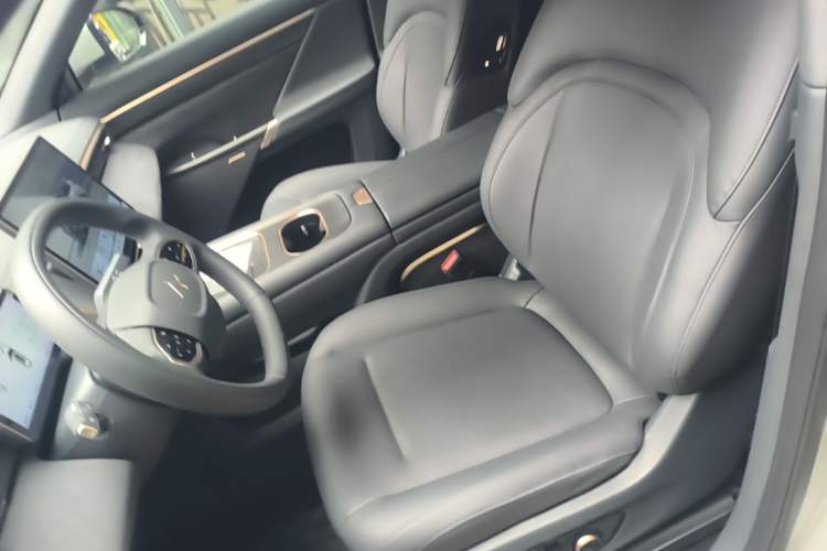 Used Dongfeng eπ eπ008 2024 210Max Range-Extended Version 6 Seats Left Front Seat