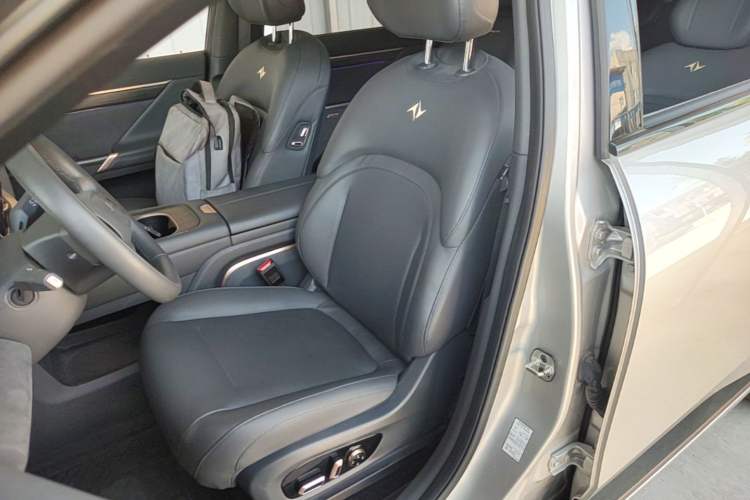 Used Dongfeng eπ eπ008 2024 210Max Range-Extended Version 6 Seats Left Front Seat