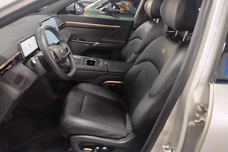 Used Dongfeng eπ eπ008 2024 210Max Range-Extended Version 6 Seats Left Front Seat