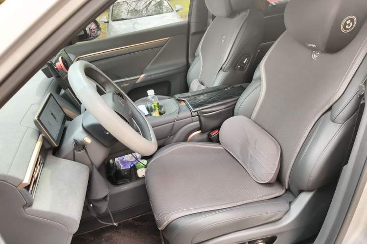 Used Dongfeng eπ eπ008 2024 210Max Range-Extended Version 6 Seats Left Front Seat