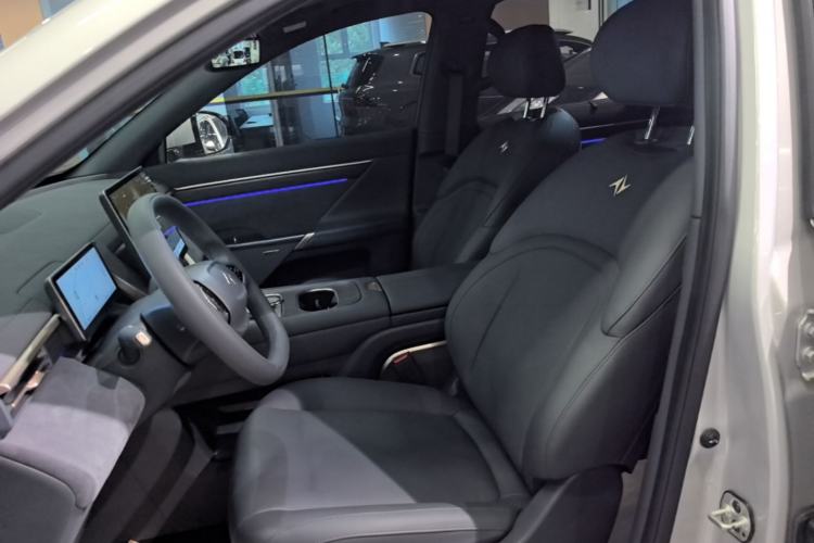 Used Dongfeng eπ eπ008 2024 210Max Range-Extended Version 6 Seats Left Front Seat