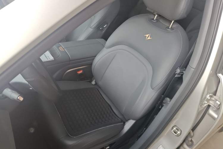 Used Dongfeng eπ eπ008 2024 210Max Range-Extended Version 6 Seats Left Front Seat