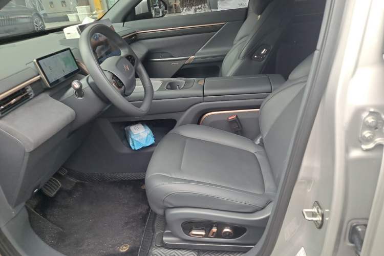 Used Dongfeng eπ eπ008 2024 210Max Range-Extended Version 6 Seats Left Front Seat