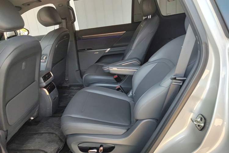 Used Dongfeng eπ eπ008 2024 210Max Range-Extended Version 6 Seats Left Rear Seat