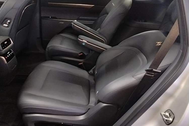 Used Dongfeng eπ eπ008 2024 210Max Range-Extended Version 6 Seats Left Rear Seat