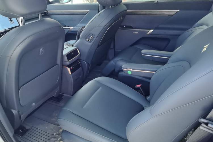 Used Dongfeng eπ eπ008 2024 636Max All-Electric Version 6 Seats Left Rear Seat