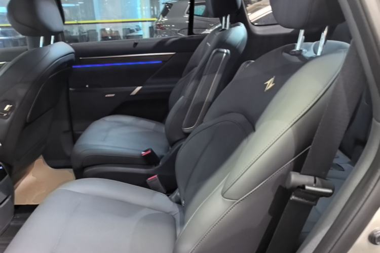Used Dongfeng eπ eπ008 2024 210Max Range-Extended Version 6 Seats Left Rear Seat