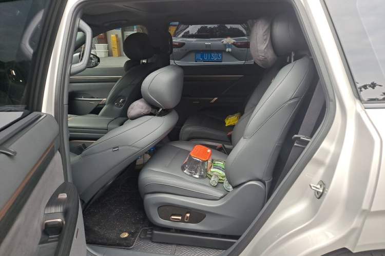 Used Dongfeng eπ eπ008 2024 210Max Range-Extended Version 6 Seats Left Rear Seat