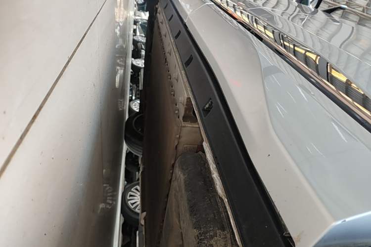 Used Dongfeng eπ eπ008 2024 210Max Range-Extended Version 6 Seats Left Side Sill