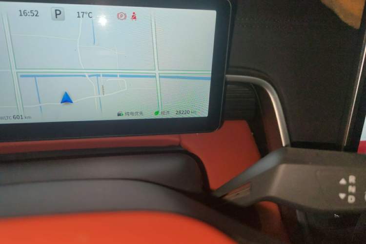 Used Dongfeng eπ eπ008 2024 210Max Range-Extended Version 6 Seats Odometer Close Up