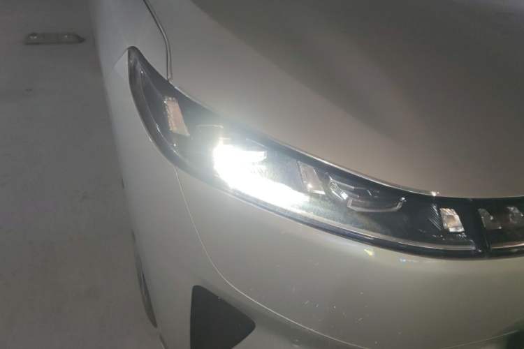 Used Dongfeng eπ eπ008 2024 210Max Range-Extended Version 6 Seats Right Front Headlight