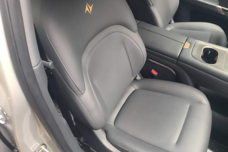 Used Dongfeng eπ eπ008 2024 210Max Range-Extended Version 6 Seats Right Front Seat