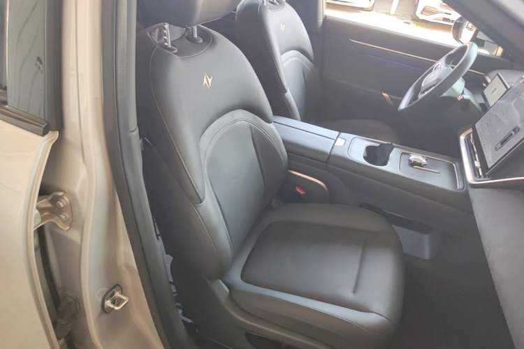 Used Dongfeng eπ eπ008 2024 210Max Range-Extended Version 6 Seats Right Front Seat