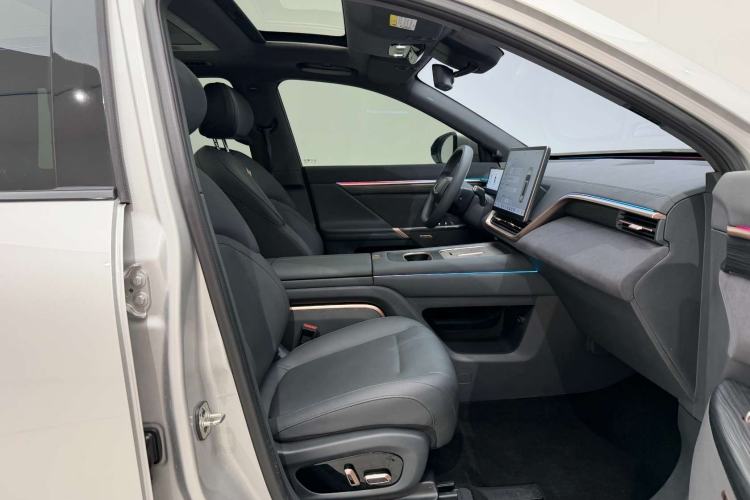 Used Dongfeng eπ eπ008 2024 210Max Range-Extended Version 6 Seats Right Front Seat