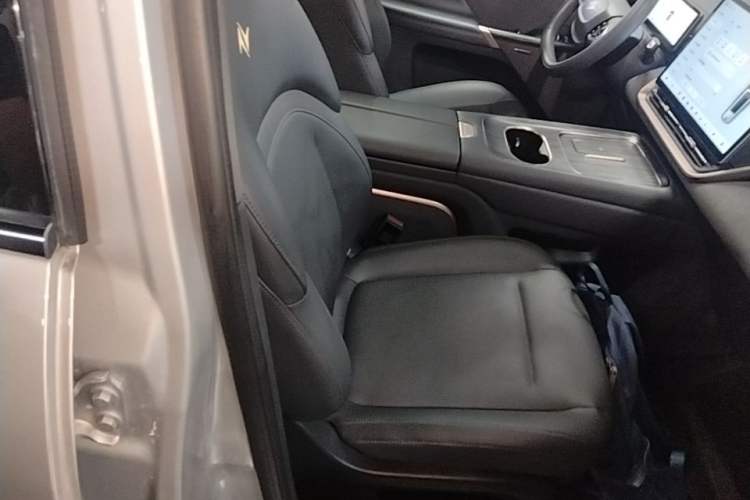 Used Dongfeng eπ eπ008 2024 210Max Range-Extended Version 6 Seats Right Front Seat
