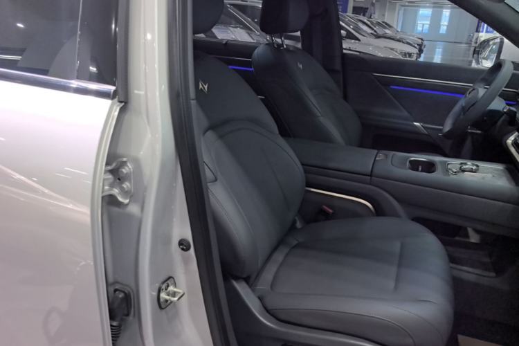 Used Dongfeng eπ eπ008 2024 210Max Range-Extended Version 6 Seats Right Front Seat